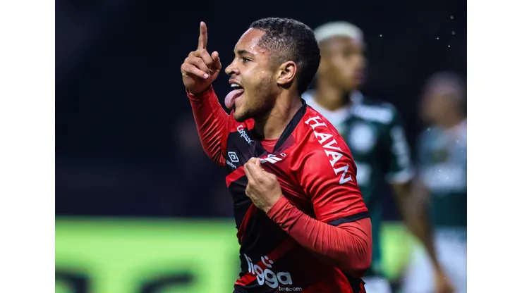 Alexandre Schneider/Getty Images- Vítor Roque, atacante do Athletico-PR