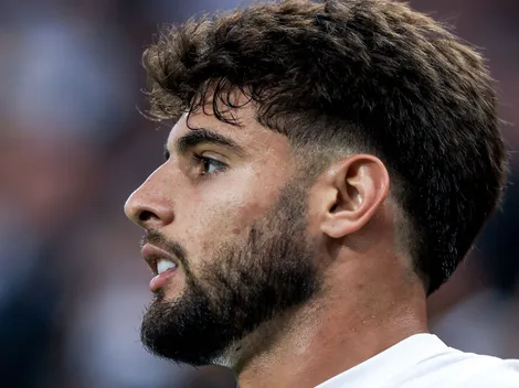 BAITA JOGADOR! Yuri 'ganha moral' e torcida do Corinthians fica maluca na web 