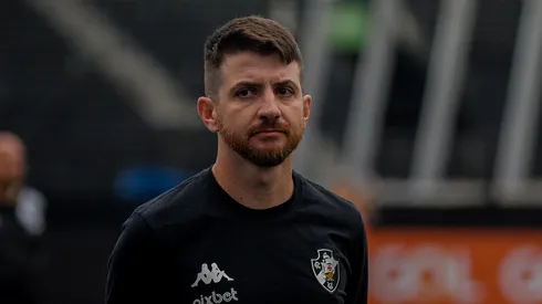 RJ - RIO DE JANEIRO - 02/07/2023 - BRASILEIRO A 2023, BOTAFOGO X VASCO - William Batista tecnico do Vasco durante partida contra o Botafogo no estadio Engenhao pelo campeonato Brasileiro A 2023. Foto: Thiago Ribeiro/AGIF