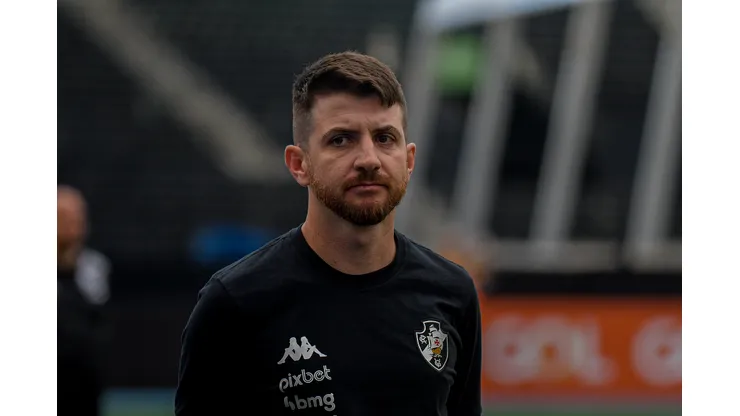 RJ - RIO DE JANEIRO - 02/07/2023 - BRASILEIRO A 2023, BOTAFOGO X VASCO - William Batista tecnico do Vasco durante partida contra o Botafogo no estadio Engenhao pelo campeonato Brasileiro A 2023. Foto: Thiago Ribeiro/AGIF