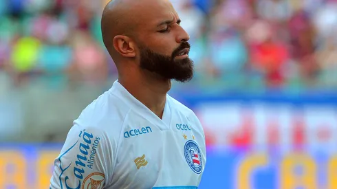 BA – SALVADOR – 20/05/2023 – BRASILEIRO A 2023, BAHIA X GOIAS – Thaciano, jogador do Bahia durante execucao do hino nacional antes da partida contra o Goias no estadio Arena Fonte Nova pelo campeonato BRASILEIRO A 2023. Foto: Walmir Cirne/AGIF