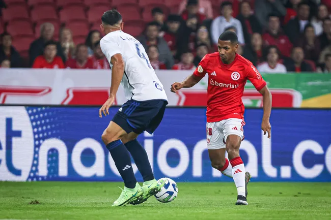 Foto: Maxi Franzoi/AGIF – Jean Dias atuando em Internacional x Cruzeiro