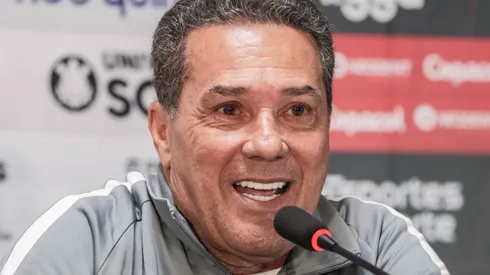 Foto: Robson Mafra/AGIF - Luxemburgo ganha nova opção para o meio-campo.