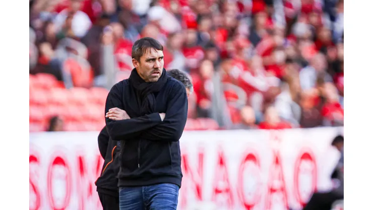 Foto: Maxi Franzoi/AGIF - Coudet fala sobre decisão de escalar Hugo Mallo na zaga.