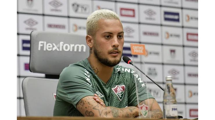 RJ - Rio de Janeiro - 11/01/2023 - FLUMINENSE, APRESENTACAO GUGA - Guga fala aos jornalista durante sua apresentacao oficial como jogador do Fluminense em coletiva de imprensa realizada no CT Joaquim Grava. Foto: Thiago Ribeiro/AGIF