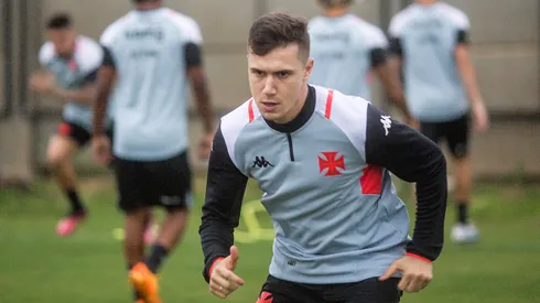 Foto: Daniel RAMALHO/VASCO - Lucas Piton fala sobre a chegada de Payet ao Vasco.
