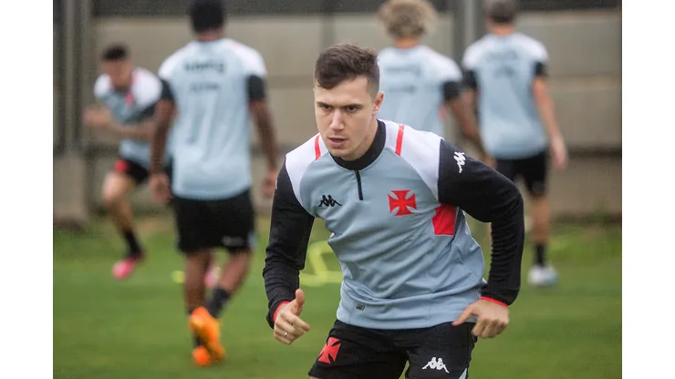 Foto: Daniel RAMALHO/VASCO - Lucas Piton fala sobre a chegada de Payet ao Vasco.