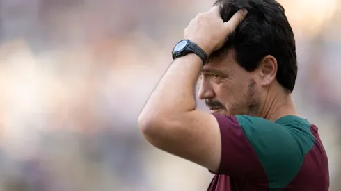 Fernando Diniz, comandando Fluminense em jogo do Campeonato Carioca de 2023 – Foto: Jorge Rodrigues/AGIF