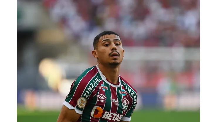 RJ - RIO DE JANEIRO - 16/07/2023 - BRASILEIRO A 2023, FLUMINENSE X FLAMENGO - Andre jogador do Fluminense durante partida contra o Flamengo no estadio Maracana pelo campeonato Brasileiro A 2023. Foto: Thiago Ribeiro/AGIF