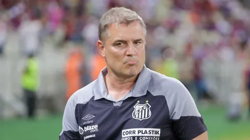 CE – FORTALEZA – 13/08/2023 – BRASILEIRO A 2023, FORTALEZA X SANTOS – Aguirre tecnico do Santos durante partida contra o Fortaleza no estadio Arena Castelao pelo campeonato Brasileiro A 2023. Foto: Lucas Emanuel/AGIF