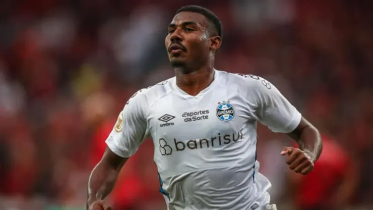 Situação de Cuiabano é exposta por jornalista após dúvida da torcida do Grêmio