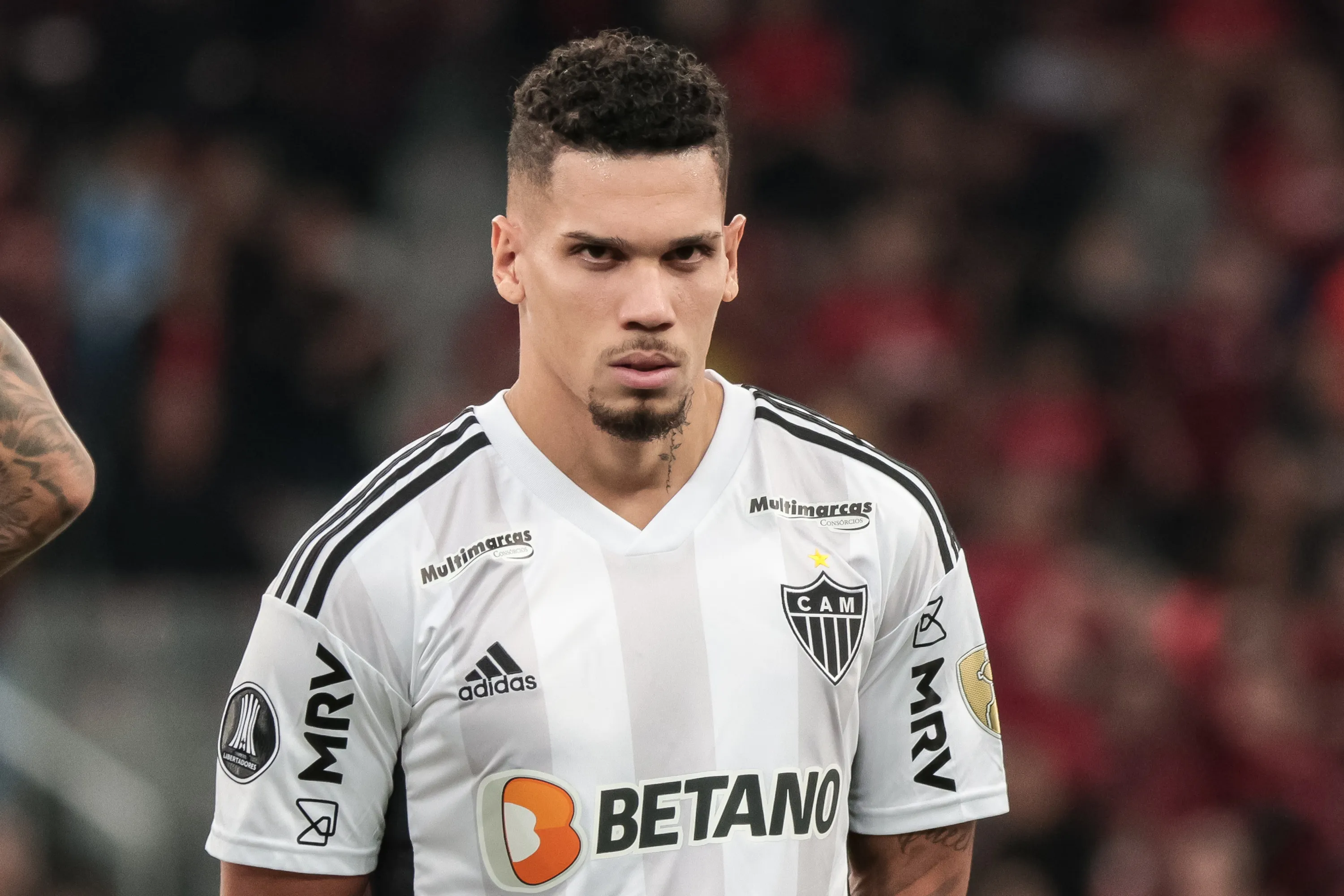 Portal revela possível substituto de Paulinho no Atlético