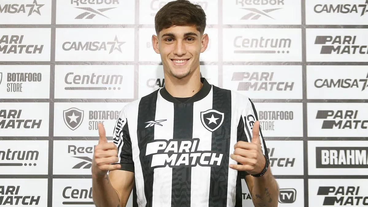 Foto: Reprodução/Botafogo – Valentín Adamo sendo apresentado no Botafogo