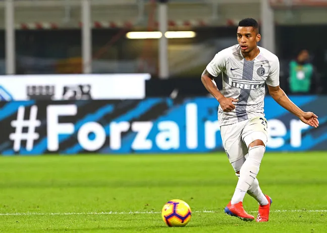 .  (Photo by Marco Luzzani – Inter/FC Internazionale via Getty Images) – Dalbert atuando pela Inter de Milão em 2019