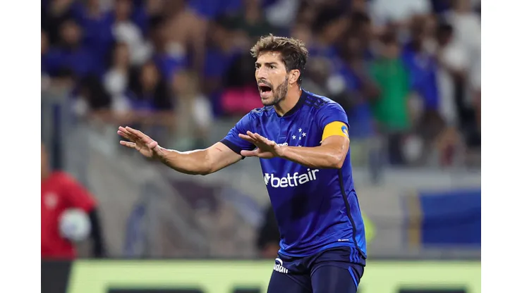 Foto: Gilson Lobo/AGIF - Lucas Silva em ação pelo Cruzeiro no Campeonato Brasileiro.