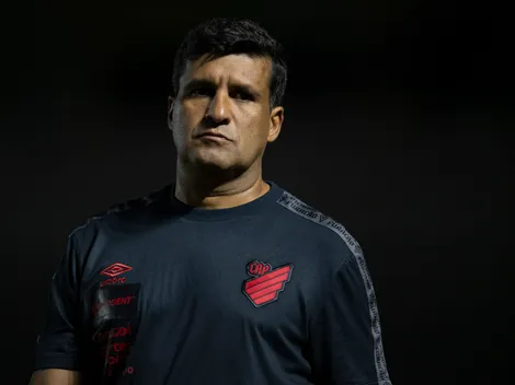 Athletico toma decisão e empresta jogador fora dos planos de Wesley Carvalho