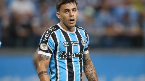 Foto: Pedro H. Tesch/AGIF - Carballo é desfalque contra o Fluminense.