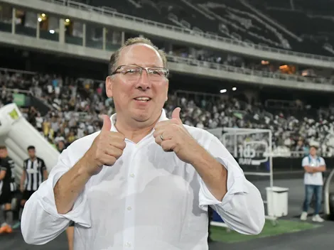 John Textor observa de perto situação de jogador do Corinthians
