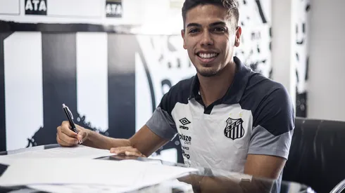 Foto: Raul Baretta/ Santos FC - Nonato é apresentado no Santos.