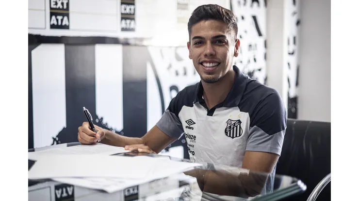 Foto: Raul Baretta/ Santos FC - Nonato é apresentado no Santos.