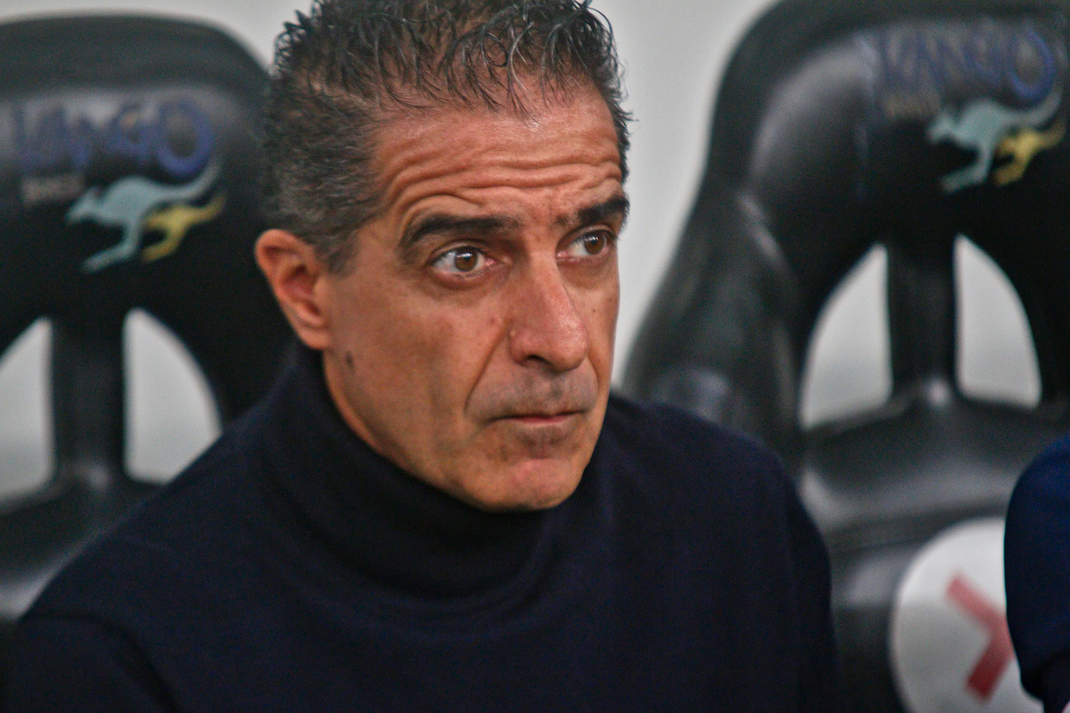 Foto: Gabriel Machado/AGIF - Renato Paiva observa de perto situação de possível 'reforço'.