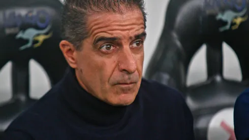 Foto: Gabriel Machado/AGIF - Renato Paiva observa de perto situação de possível 'reforço'.