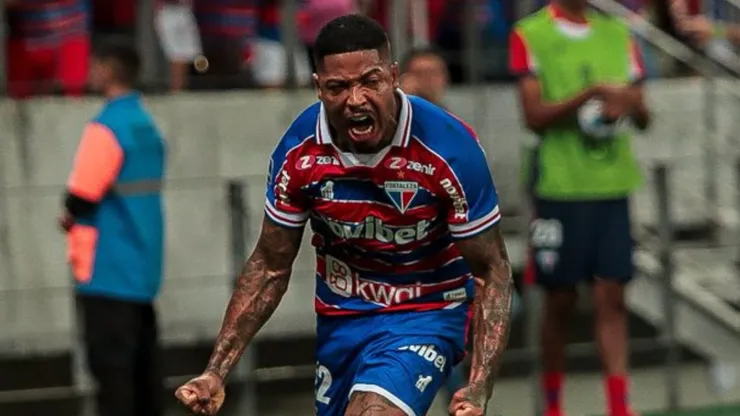 "Nunca critiquei"; Torcida do Fortaleza se rende a Marinho após classificação