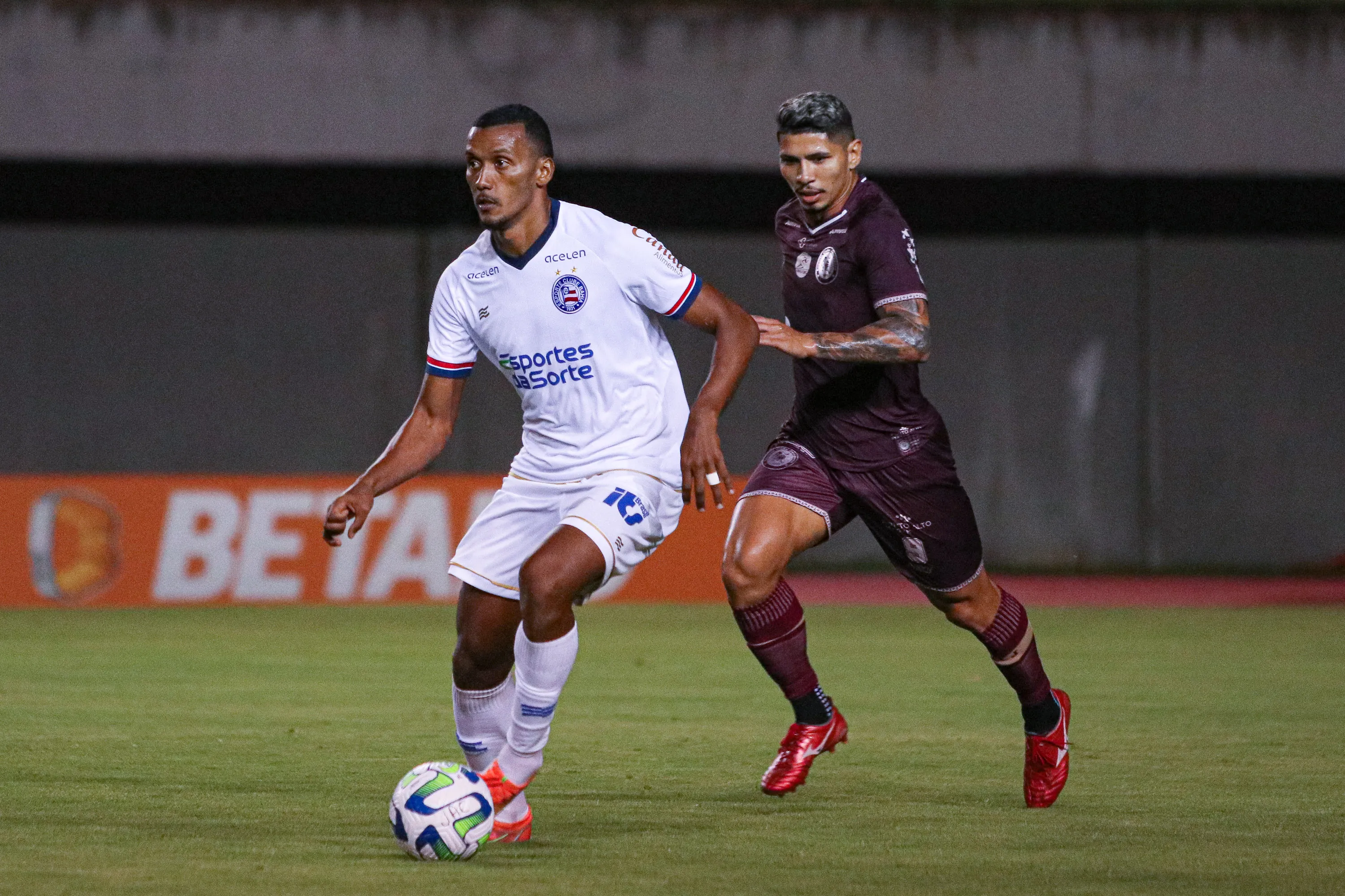 Foto: Renan Oliveira/AGIF – Rezende se tornou titular do Bahia este ano