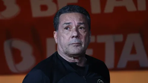 Foto: Marcello Zambrana/AGIF - Luxa sai em defesa de Yuri Alberto.