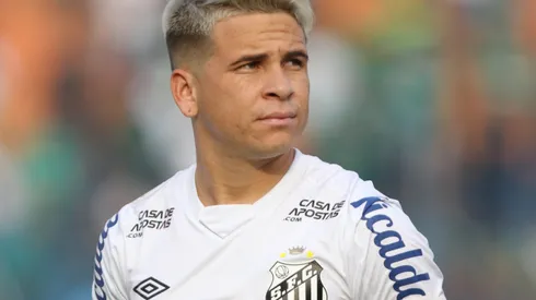Foto: Heber Gomes/AGIF – Soteldo está afastado no Santos