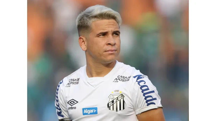 Foto: Heber Gomes/AGIF - Soteldo está afastado no Santos