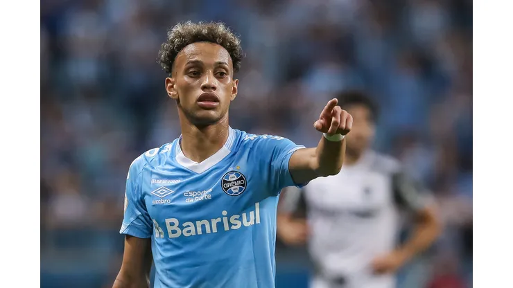RS - PORTO ALEGRE - 22/07/2023 - BRASILEIRO A 2023, GREMIO X ATLETICO-MG - Bitello jogador do Gremio durante partida contra o Atletico-MG no estadio Arena do Gremio pelo campeonato Brasileiro A 2023. Foto: Pedro H. Tesch/AGIF