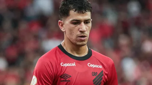 PR – CURITIBA – 27/05/2023 – BRASILEIRO A 2023, ATHLETICO-PR X GREMIO – Vitor Bueno jogador do Athletico-PR durante partida contra o Gremio no estadio Arena da Baixada pelo campeonato BRASILEIRO A 2023. Foto: Robson Mafra/AGIF
