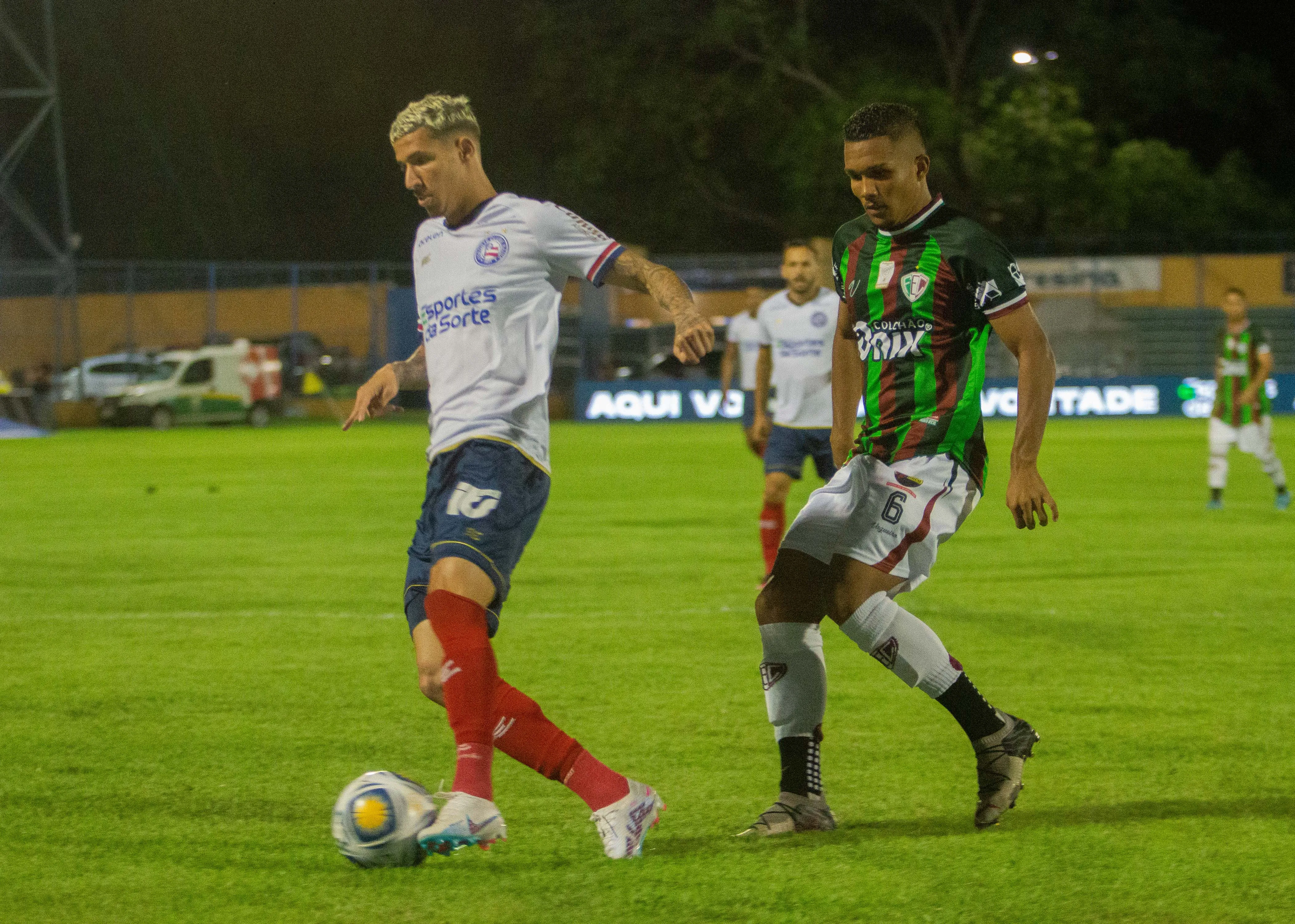 Foto: Aldo Carvalho/AGIF – Arthur Sales atuando pelo Bahia