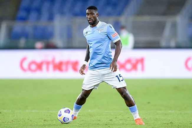 (Photo by Giuseppe Maffia/NurPhoto via Getty Images) – Bastos atuando pela Lazio-ITA