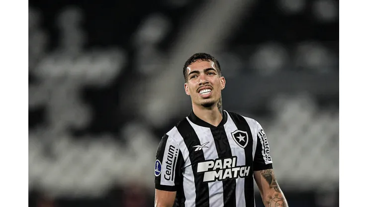 Thiago Ribeiro/AGIF- Hugo, lateral-esquerdo do Botafogo