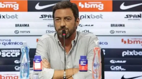 "Por favor não"; Torcida do Corinthians 'repudia' chegada de treinador e dá a letra para Duilio