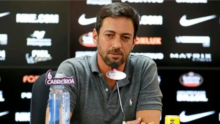 Gil 'causa' na web ao responder torcedor do Corinthians e Fiel dá recado para Duilio