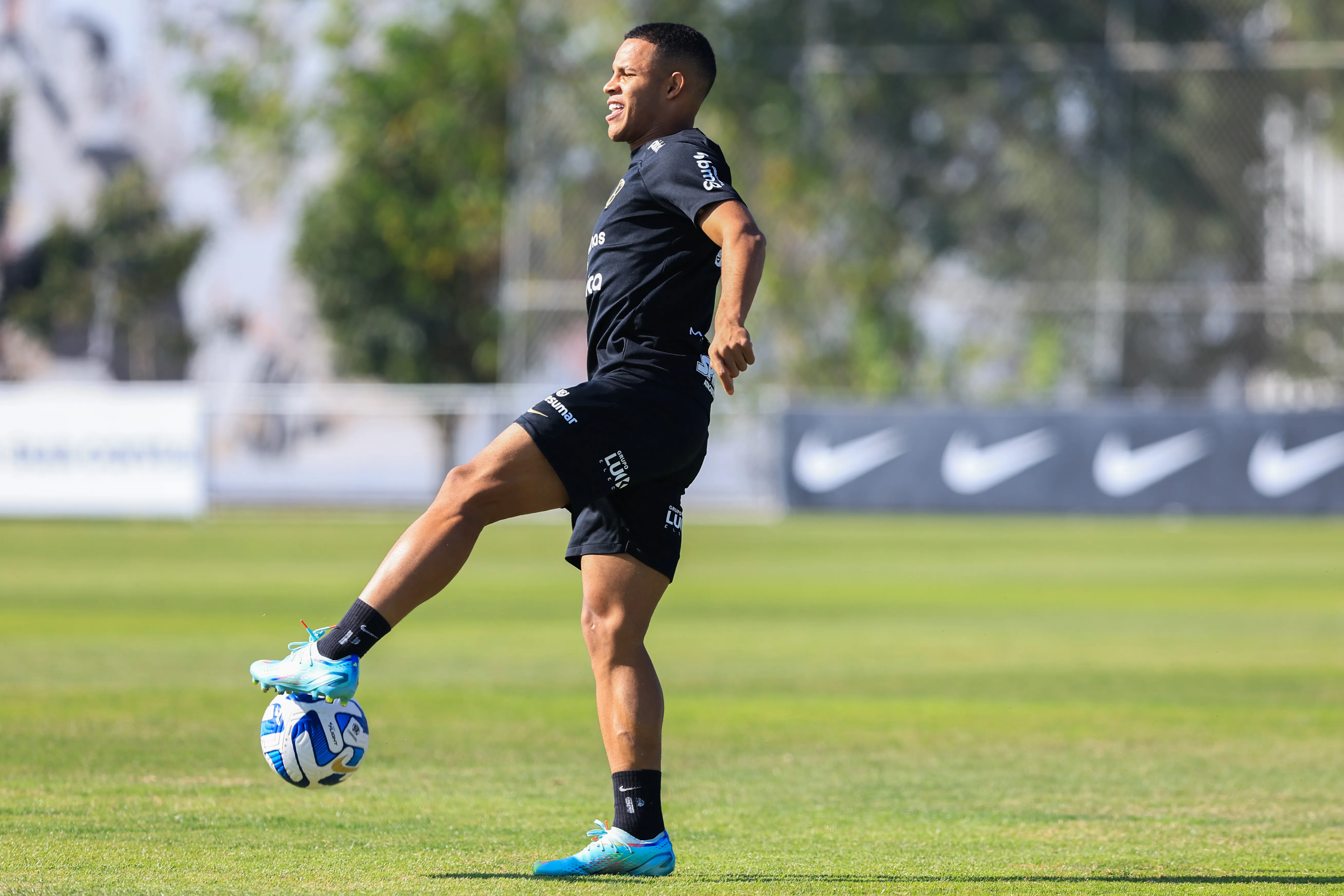 Foto: Marcello Zambrana/AGIF – Pedro treinando no CT Joaquim Grava