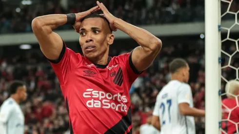 Foto: Robson Mafra/AGIF – Madson tem situação revelada no Athletico-PR