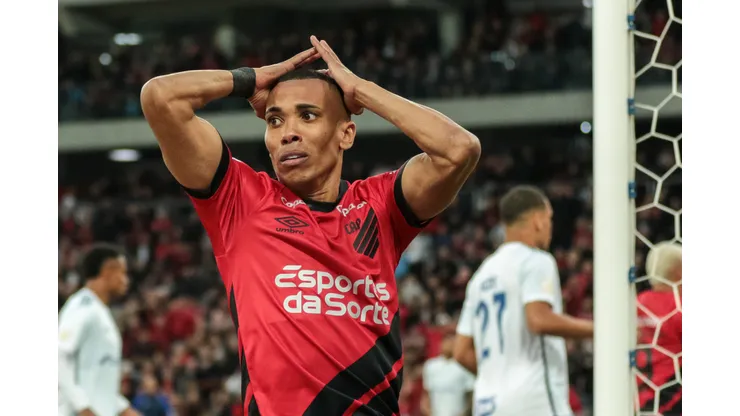 Foto: Robson Mafra/AGIF - Madson tem situação revelada no Athletico-PR