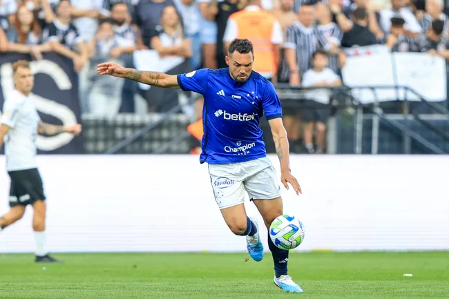 Foto: Marcello Zambrana/AGIF – Gilberto atuando pelo Cruzeiro