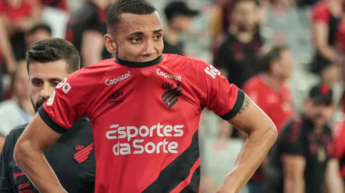 Foto: Robson Mafra/AGIF – Madson tem lesão detectada no Athletico-PR