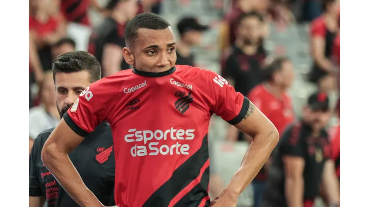 Foto: Robson Mafra/AGIF - Madson tem lesão detectada no Athletico-PR