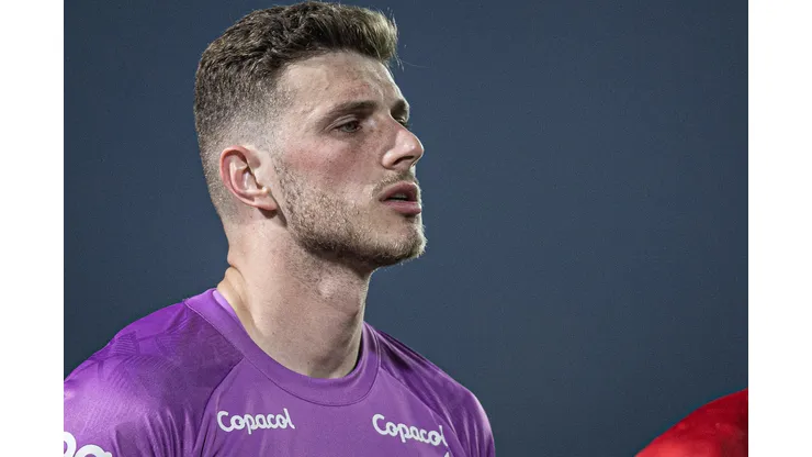 Foto: Heber Gomes/AGIF - Bento tem situação atualizada no Athletico Paranaense