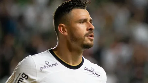 Foto: Fernando Moreno/AGIF – Giuliano tem situação atualizada no Corinthians.