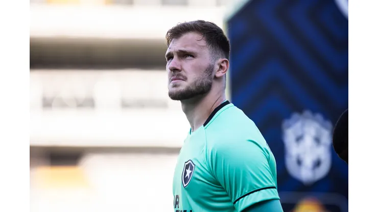 Foto: Abner Dourado/AGIF - Lucas Perri tem situação atualizada no Botafogo.