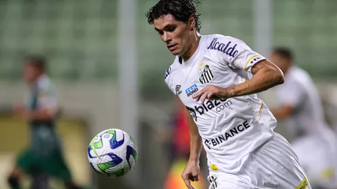"Não tem gás nas pernas"; Ídolo do Santos vê culpado em derrota para o Cruzeiro e 'detona' titular com Aguirre