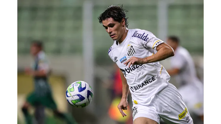 "Não tem gás nas pernas"; Ídolo do Santos vê culpado em derrota para o Cruzeiro e 'detona' titular com Aguirre