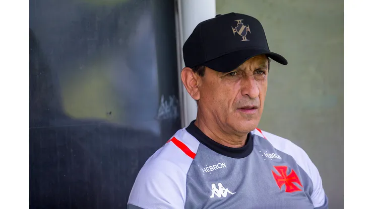 Foto: Daniel RAMALHO/VASCO - Ramón Díaz faz testes no time titular.